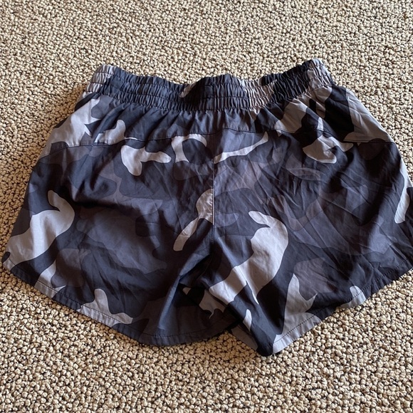 Athleta Camo Running Shorts - Picture 5 of 6
